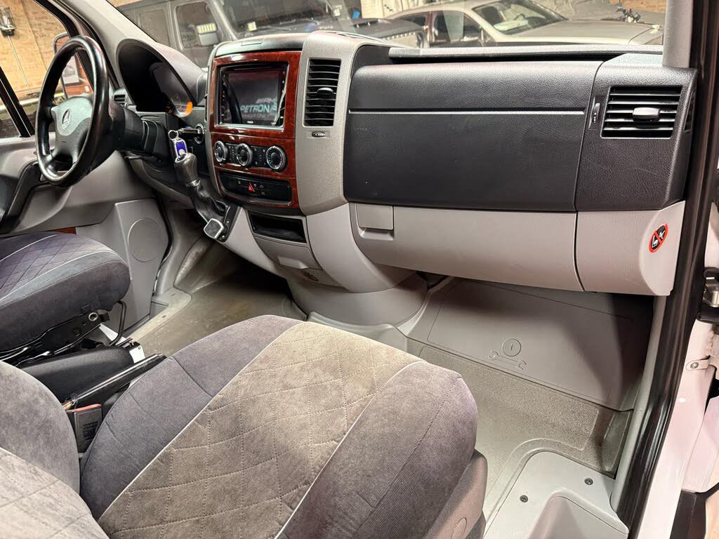 Used 2015 Freightliner Sprinter 2500 RWD image 11