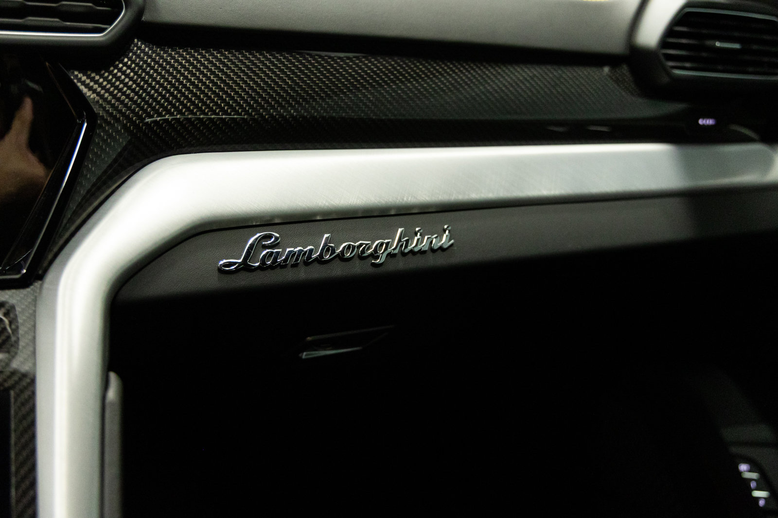 Used 2021 Lamborghini Urus AWD/4WD image 32