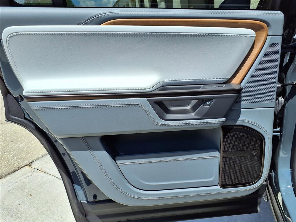Used 2025 Rivian R1S Premium AWD/4WD image 18