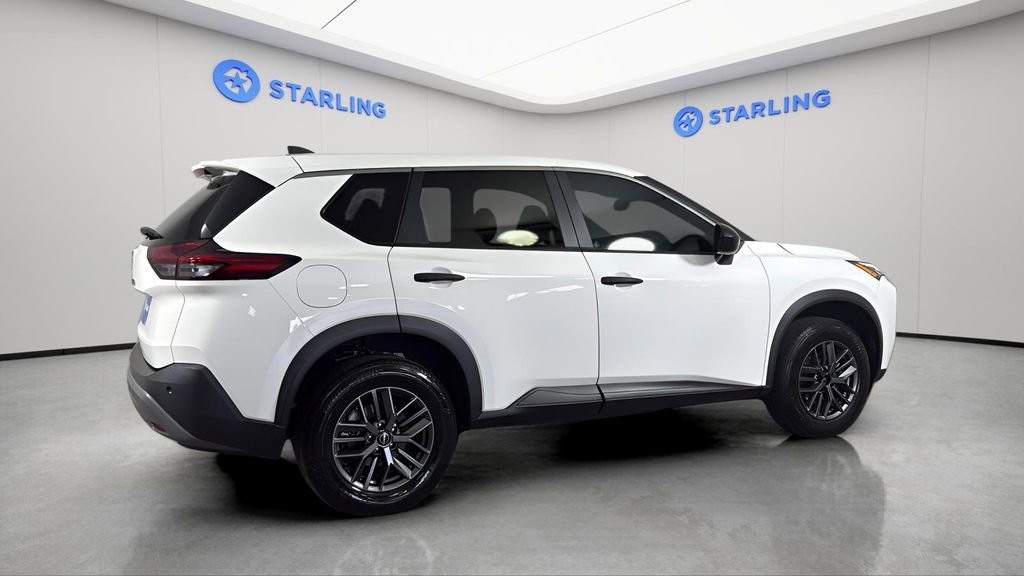 Used 2023 Nissan Rogue S image 10