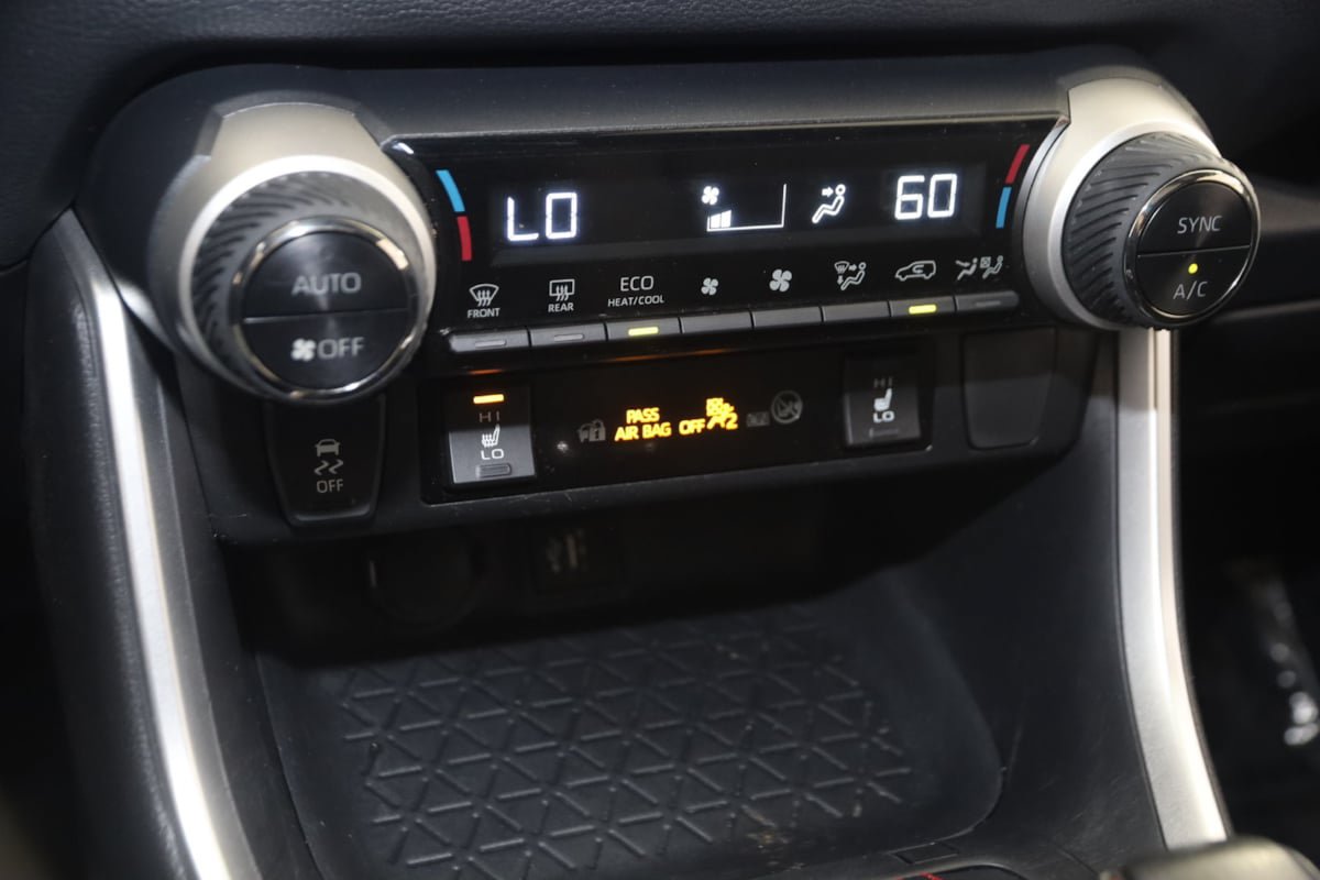 Used 2024 Toyota RAV4 SE w/ Weather & Moonroof Package AWD/4WD image 26
