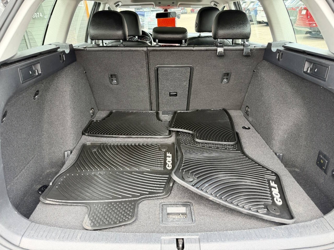 Used 2017 Volkswagen Golf SE FWD image 19