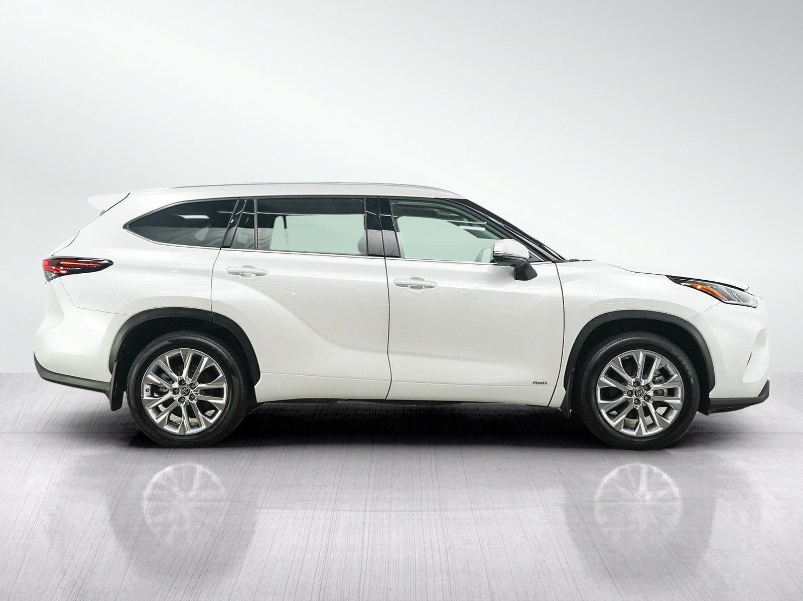 Used 2024 Toyota Highlander Limited AWD/4WD image 7