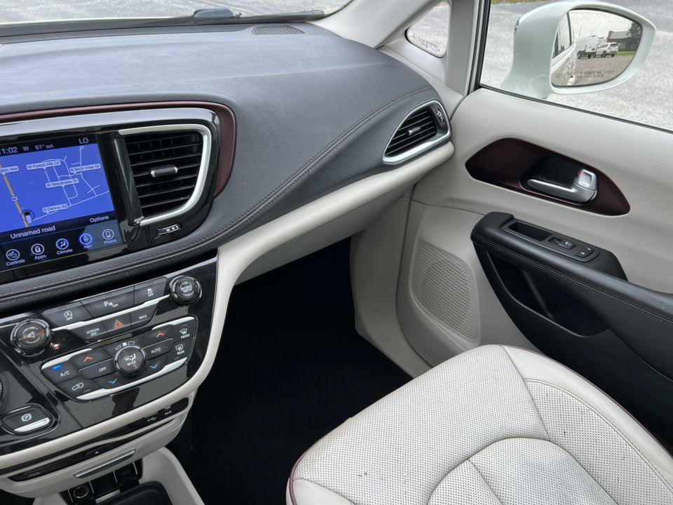 Used 2017 Chrysler Pacifica Limited w/ UConnect Theater Package FWD image 33