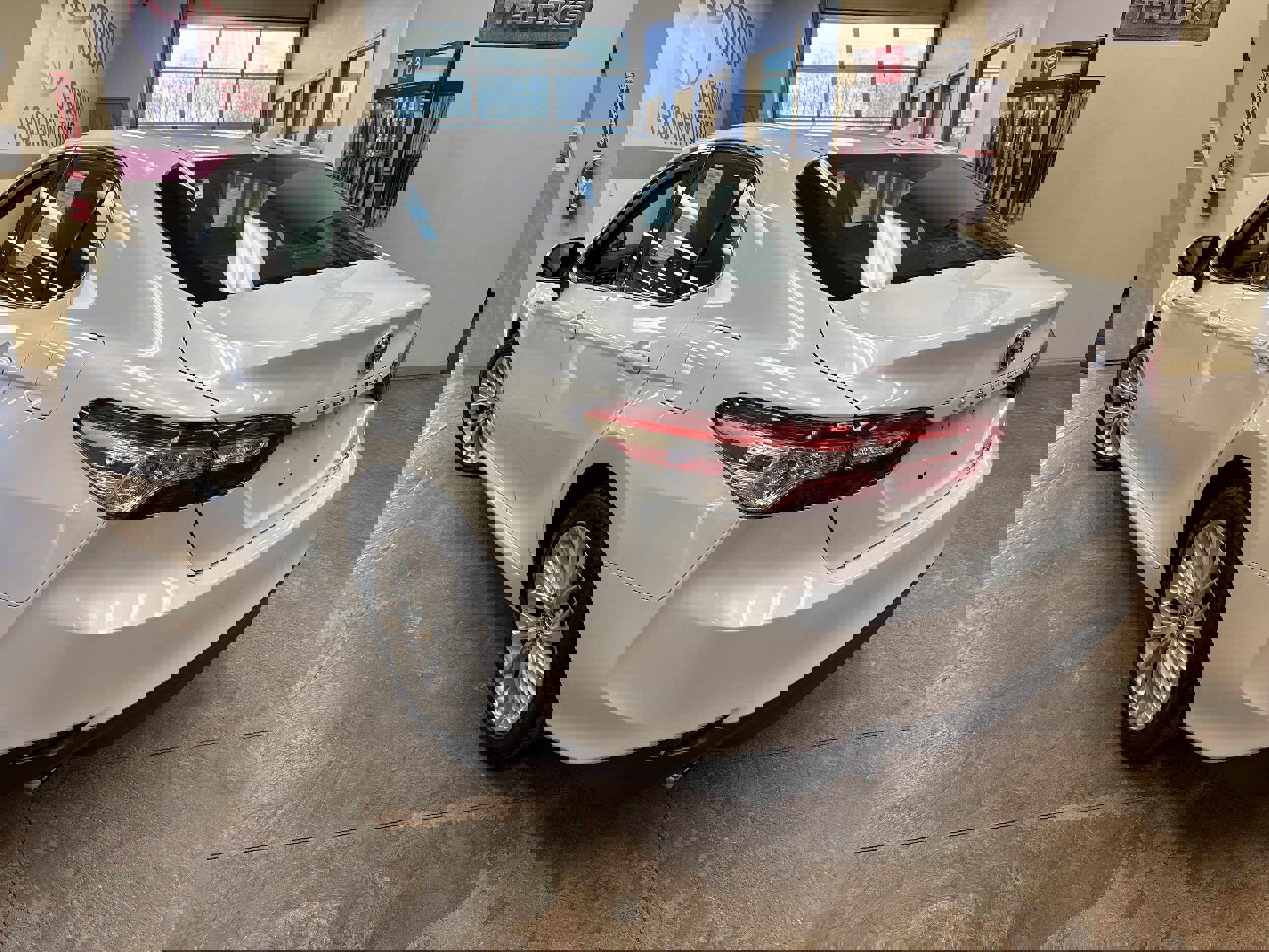 Used 2020 Toyota Camry XLE image 9