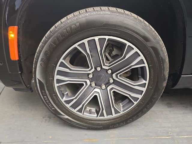 Used 2024 Jeep Wagoneer L Series II w/ Flexible Seating Group image 15