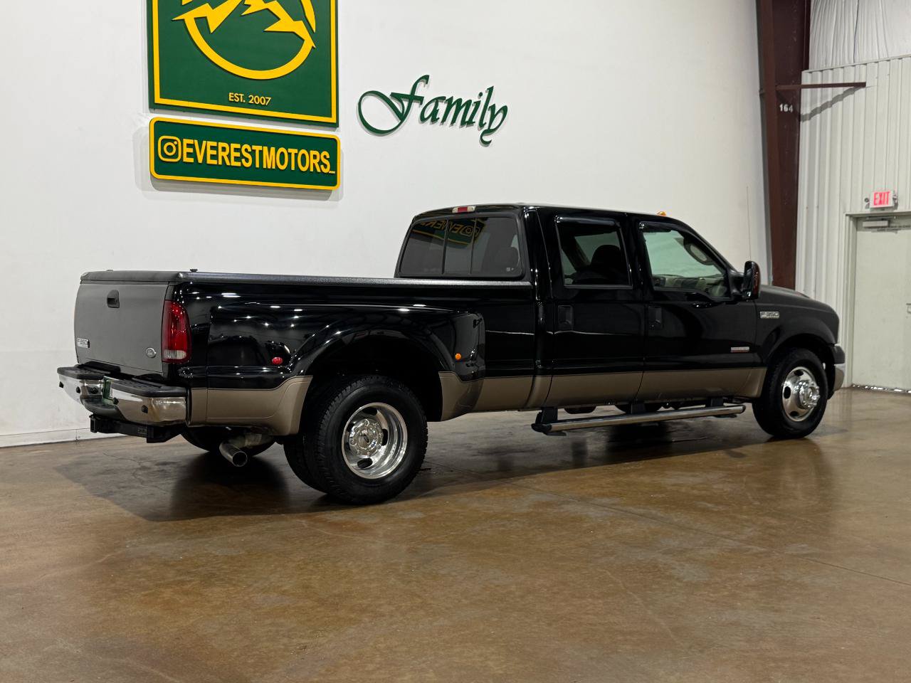 Used 2005 Ford F350 Lariat RWD image 7