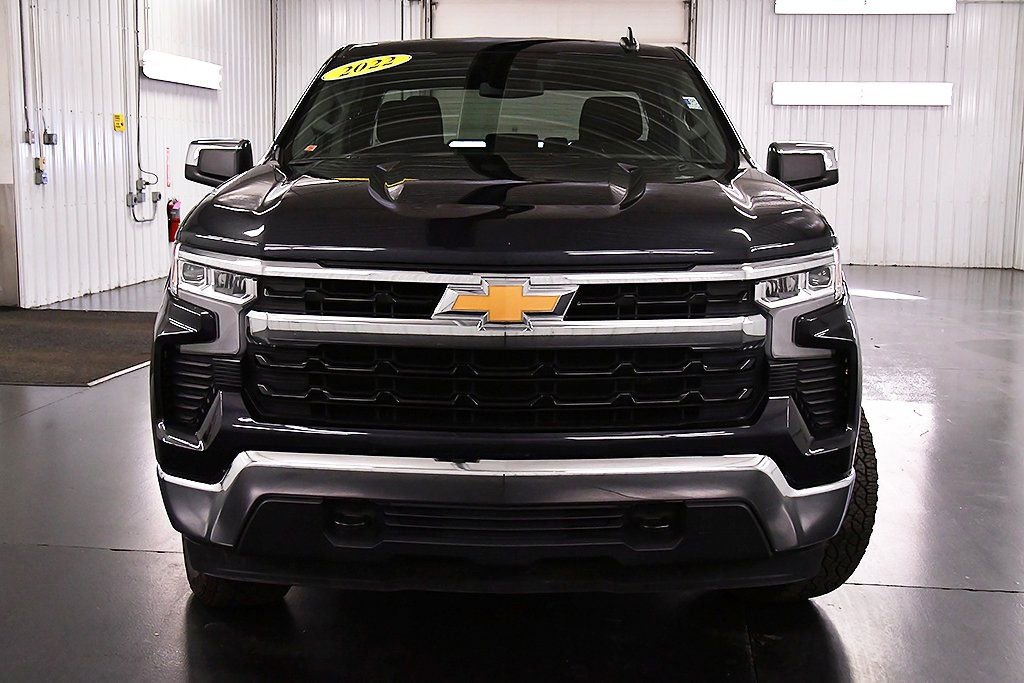 Used 2022 Chevrolet Silverado 1500 LT image 2