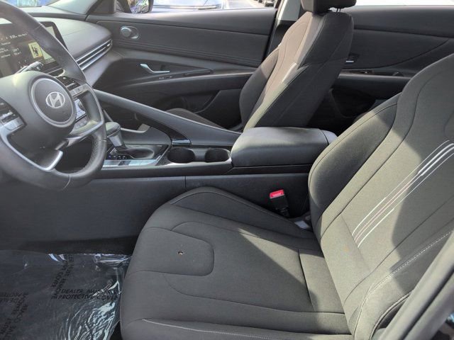 Used 2025 Hyundai Elantra SEL FWD image 25