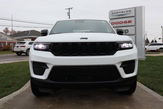 New 2025 Jeep Grand Cherokee Altitude image 5