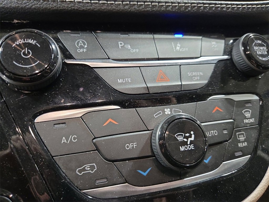 Used 2023 Chrysler Pacifica Limited image 30