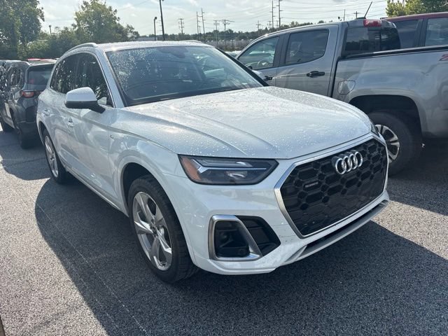 Used 2022 Audi Q5 2.0T Premium Plus w/ Premium Plus Package AWD/4WD image 3