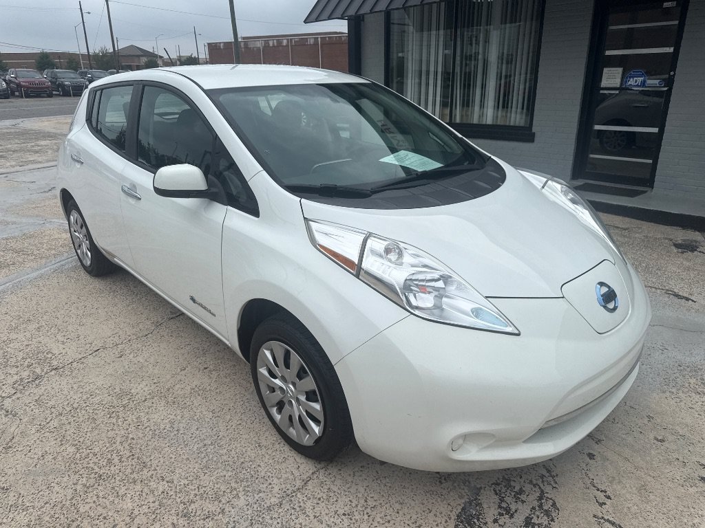 Used 2015 Nissan Leaf S w/ Charge Package FWD image 2