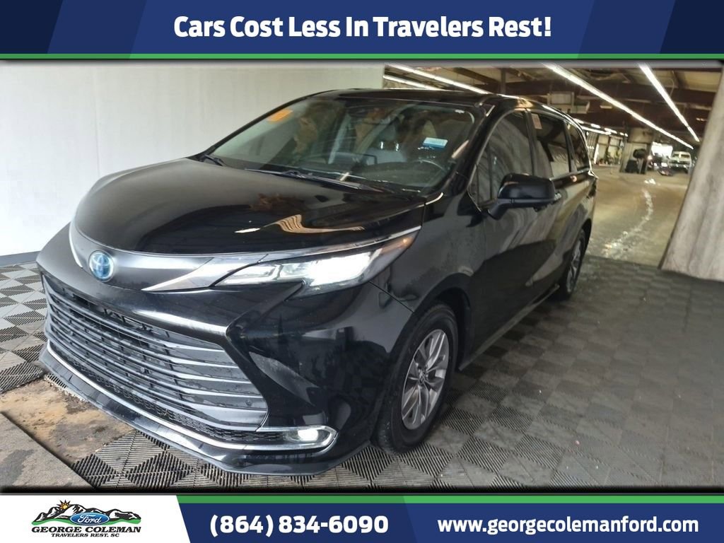 Used 2023 Toyota Sienna XLE AWD/4WD image 1