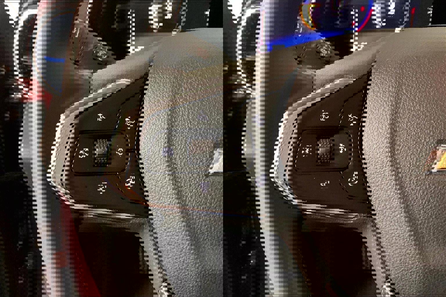 Used 2025 Chevrolet Trax LT w/ LT Convenience Package image 18