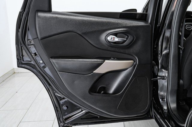 Used 2018 Jeep Cherokee Latitude FWD image 41