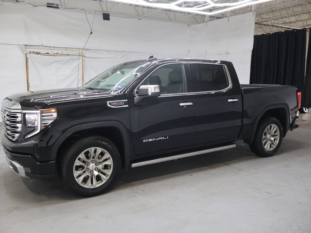 Used 2024 GMC Sierra 1500 Denali w/ Technology Package AWD/4WD image 4