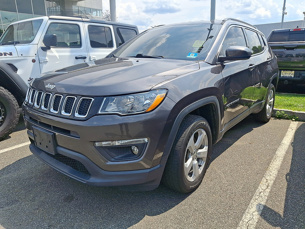 Used 2020 Jeep Compass Latitude w/ Cold Weather Group AWD/4WD image 2