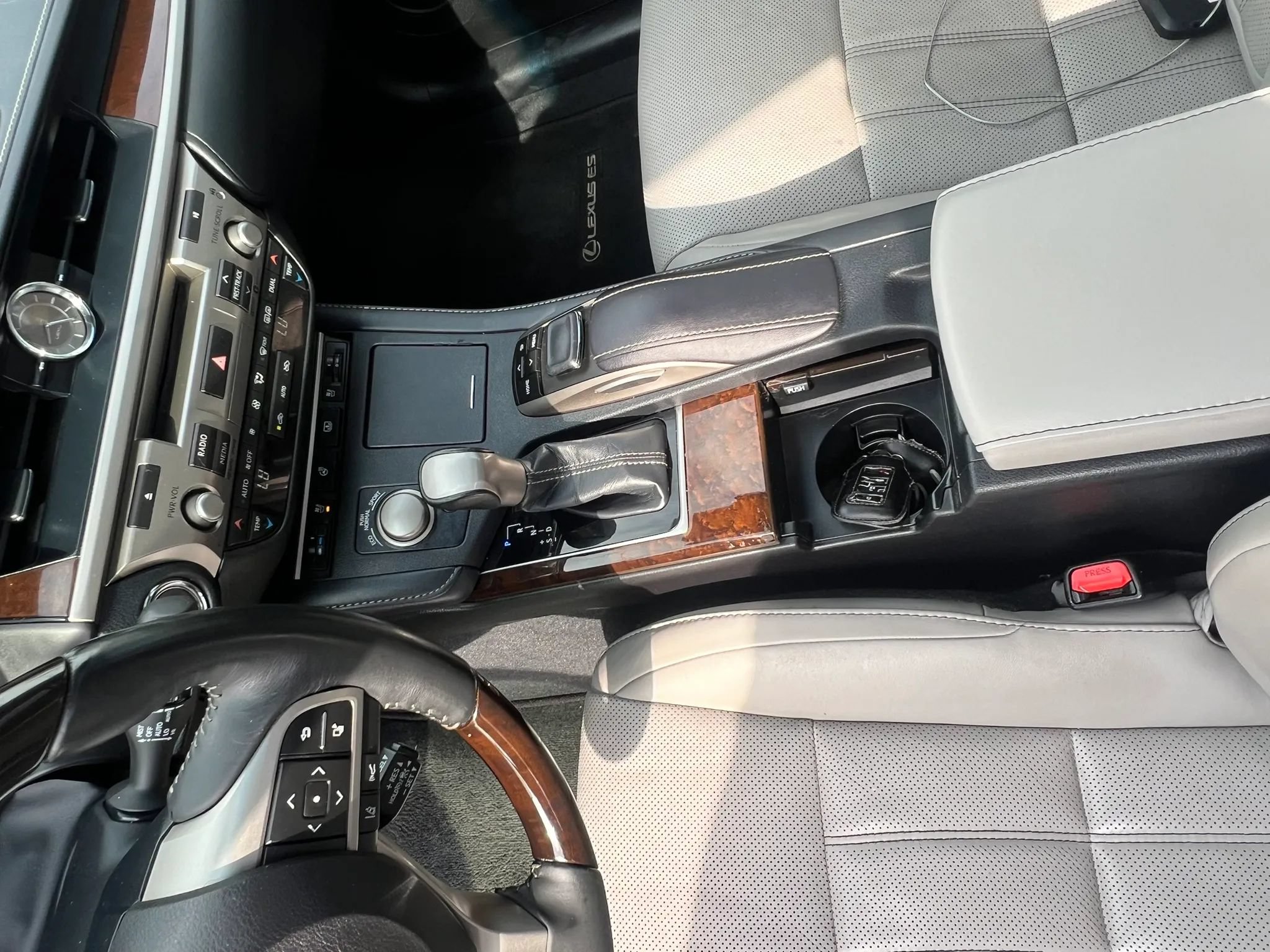 Used 2018 Lexus ES 350 w/ Luxury Package w/Wood Trim FWD image 16
