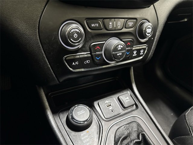 Used 2021 Jeep Cherokee Latitude Lux w/ Sun & Sound Group image 20