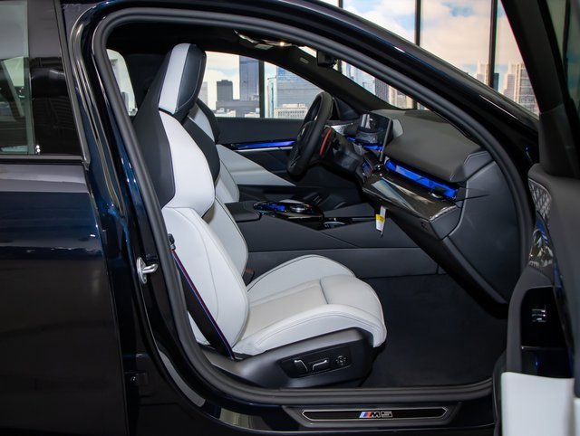 New 2026 BMW M5 w/ Executive Package image 21