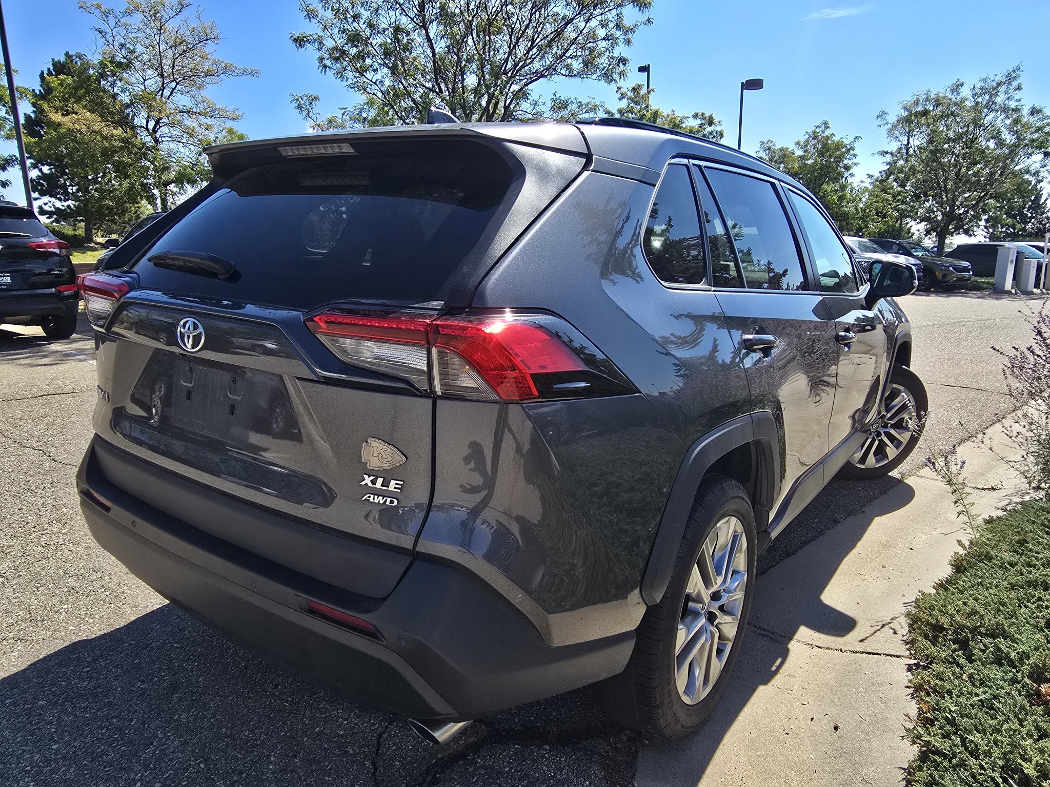 Used 2020 Toyota RAV4 XLE Premium AWD/4WD image 6