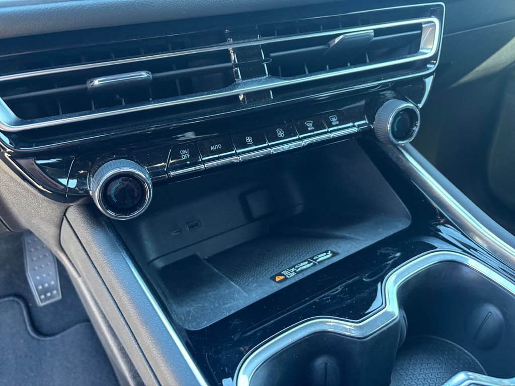 Used 2024 Chevrolet Traverse LT w/ Trailering Package image 24