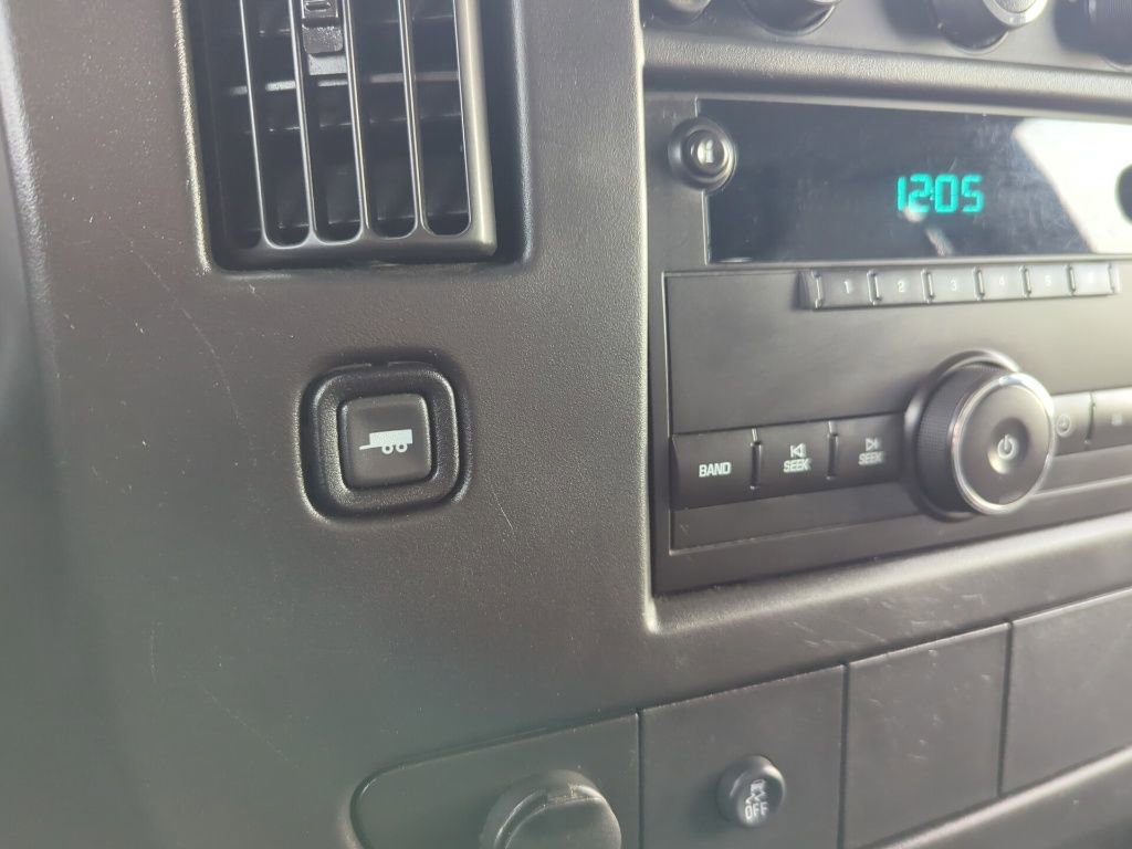 Used 2014 Chevrolet Express 3500 Extended image 31