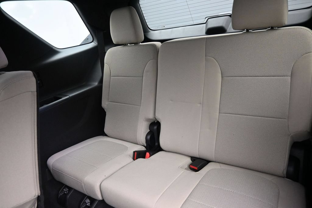 Used 2023 Chevrolet Traverse LS FWD image 15