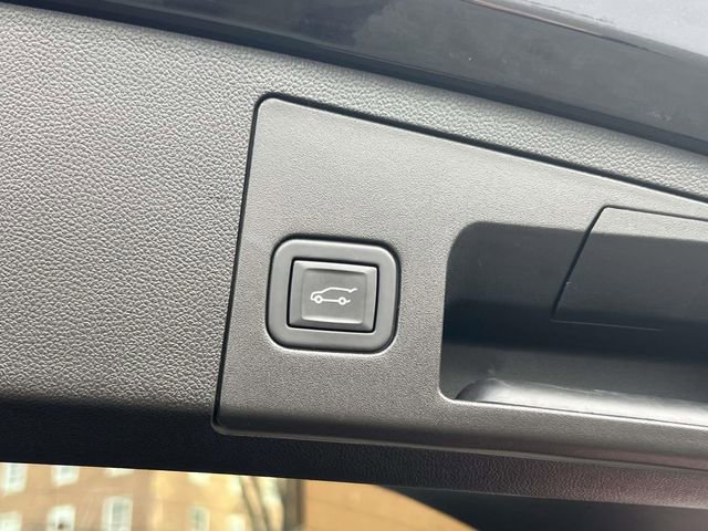 Used 2024 Cadillac XT4 Premium Luxury image 10