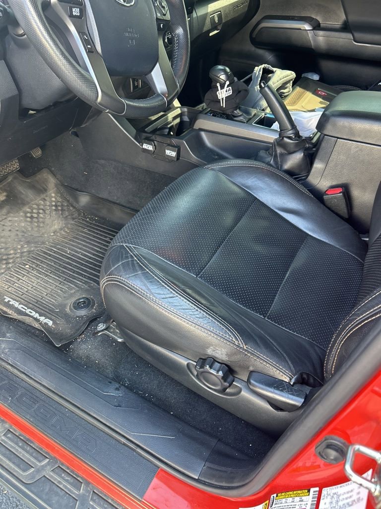 Used 2017 Toyota Tacoma TRD Sport w/ Premium & Technology Package image 8