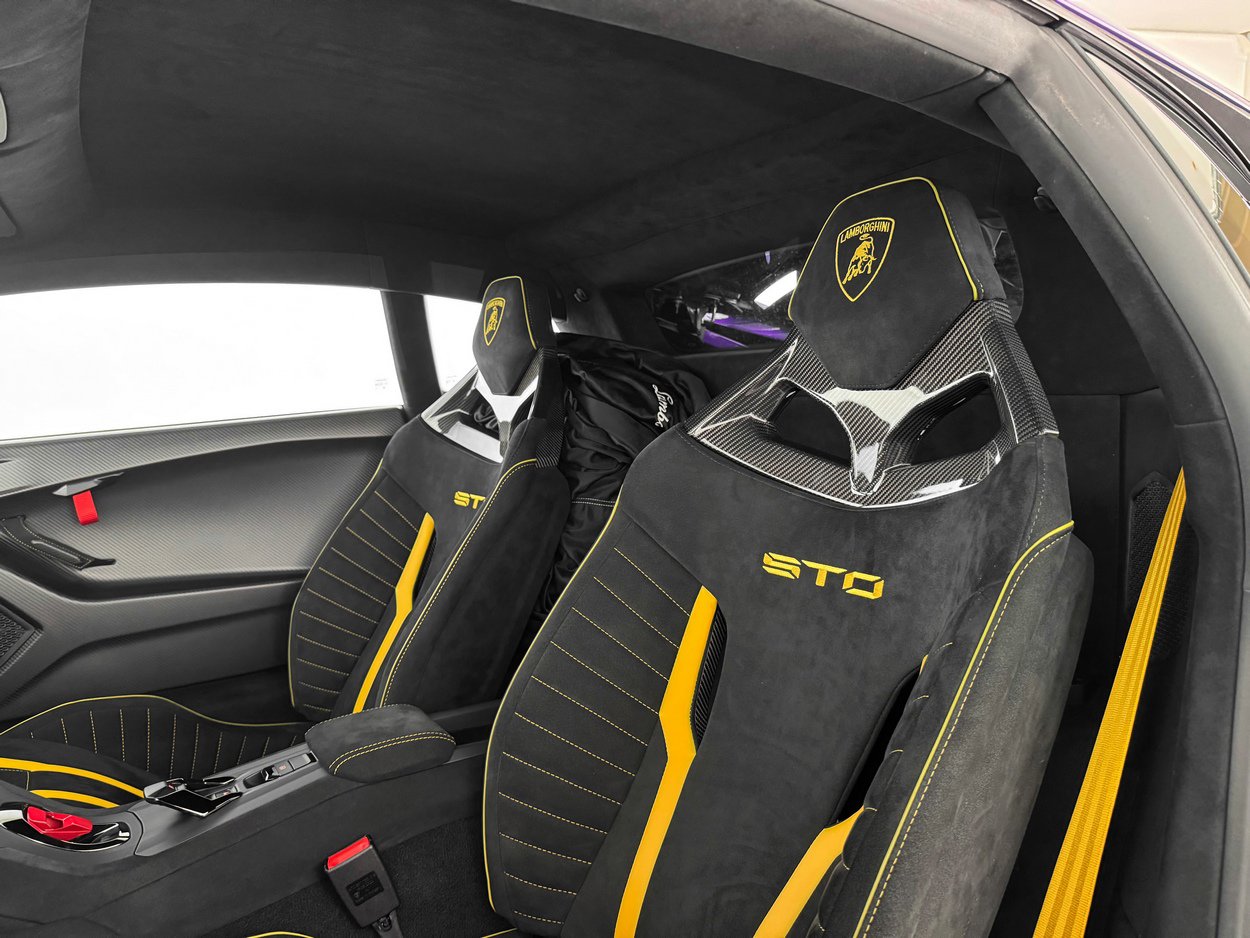 Used 2023 Lamborghini Huracan STO image 15