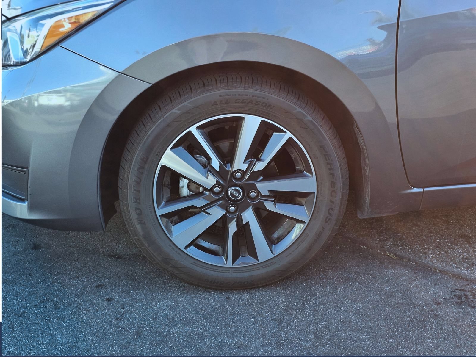 Used 2024 Nissan Versa SV FWD image 9