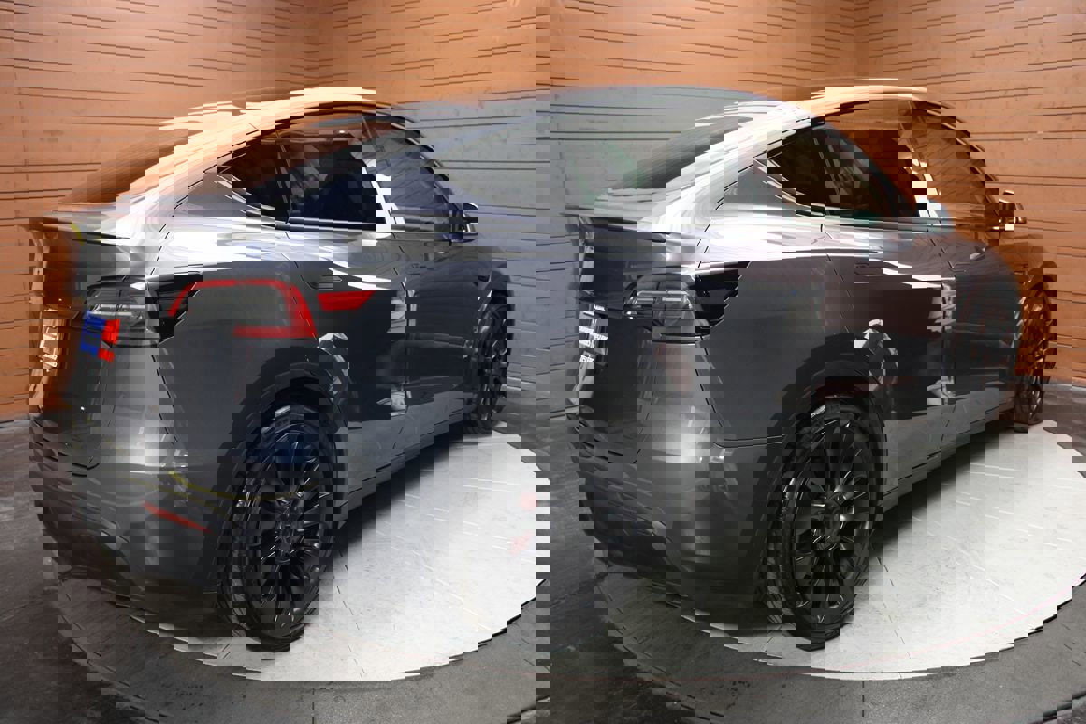 Used 2023 Tesla Model Y Long Range image 9