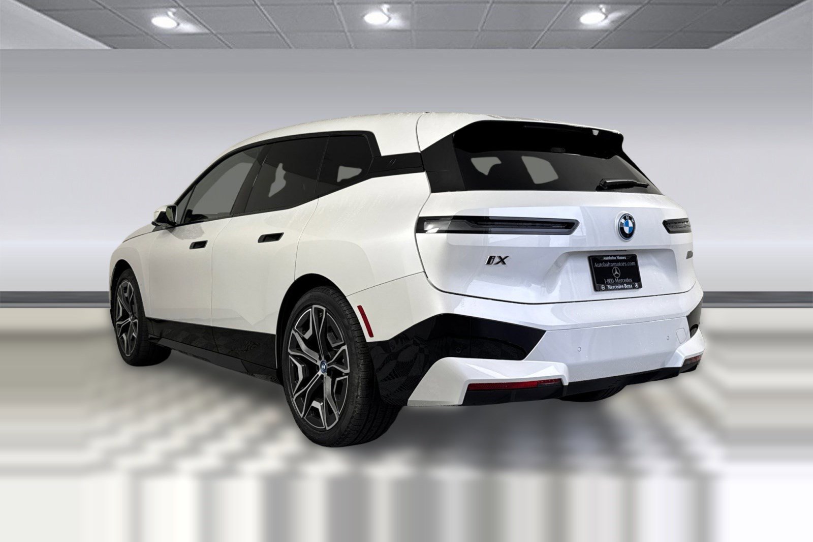 Used 2025 BMW iX M60 image 3