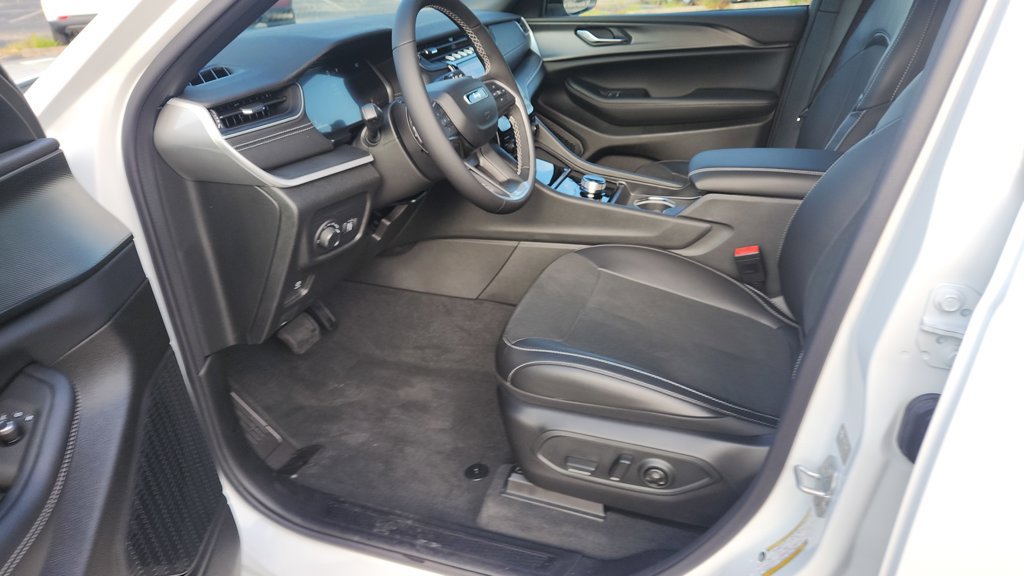 New 2027 Jeep Grand Cherokee Laredo X AWD/4WD image 17