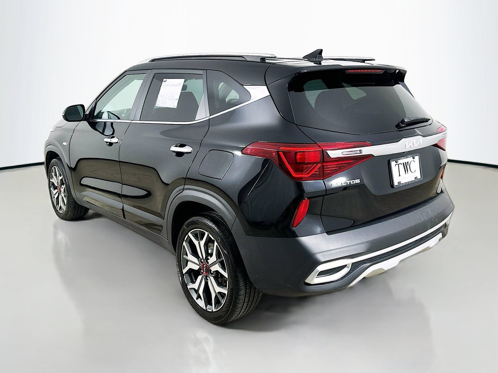 Used 2023 Kia Seltos SX w/ SX Sunroof Package AWD/4WD image 7