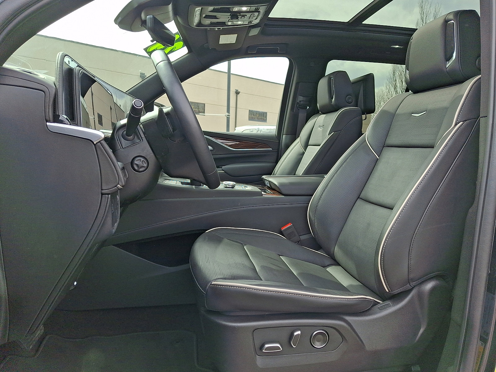 Used 2024 Cadillac Escalade Premium Luxury image 13