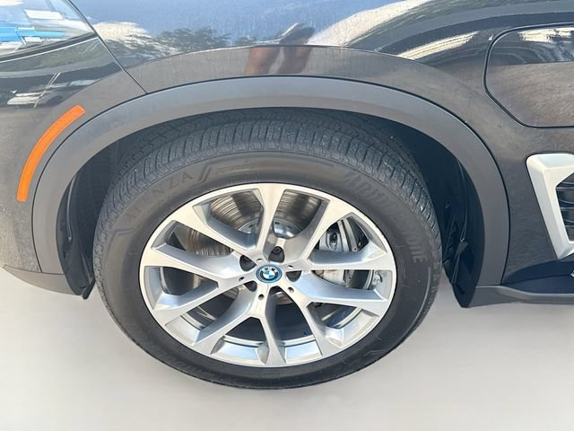 Used 2025 BMW X5 xDrive50e AWD/4WD image 36