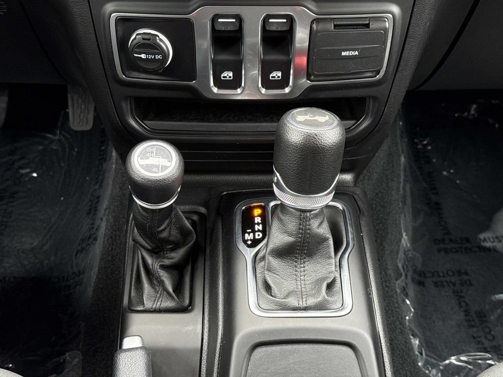 Used 2023 Jeep Wrangler Sport AWD/4WD image 6