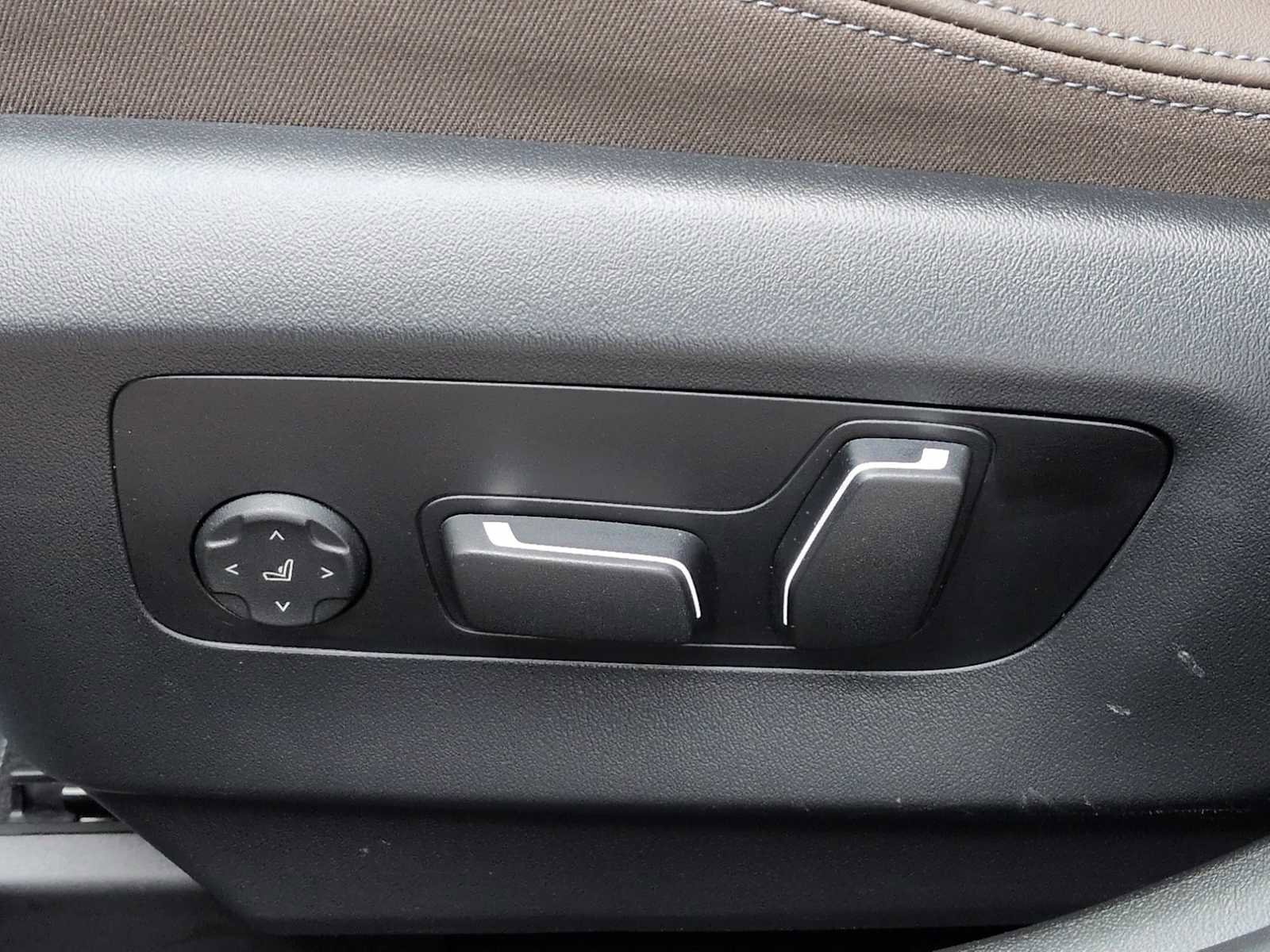 Used 2025 BMW i5 xDrive40 w/ M Sport Package image 17