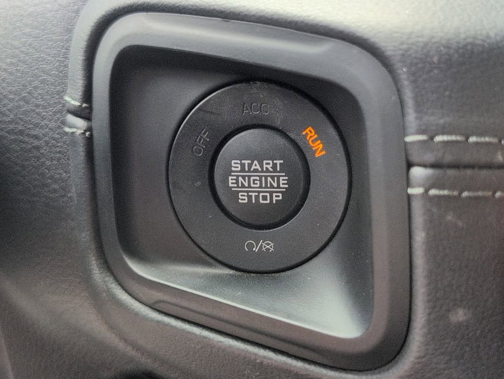 Used 2025 Jeep Gladiator Mojave w/ Convenience Group AWD/4WD image 25