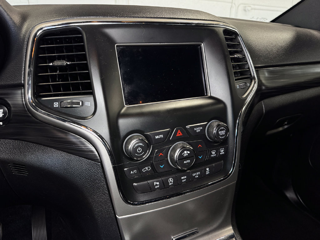 Used 2021 Jeep Grand Cherokee Laredo AWD/4WD image 19