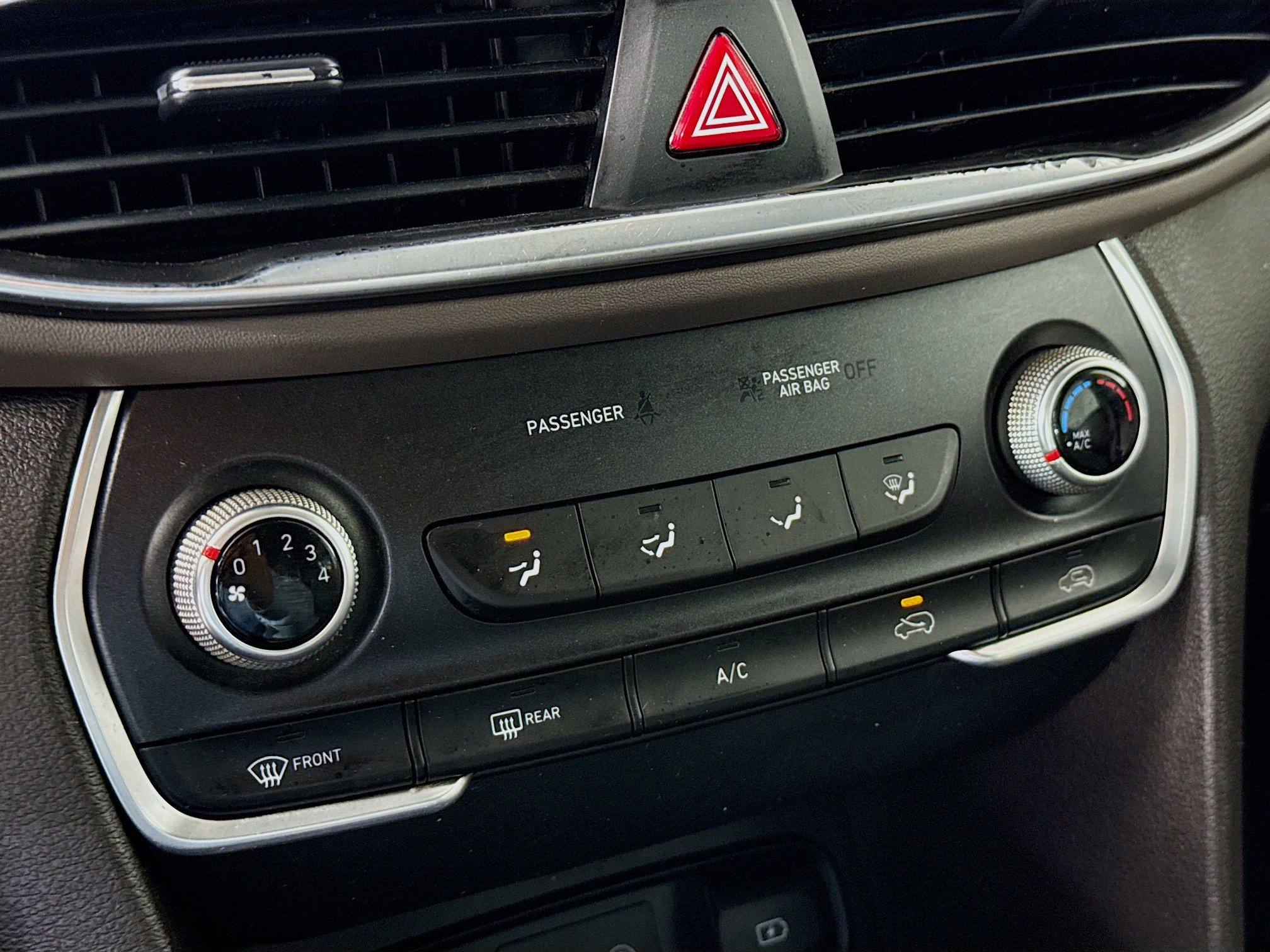 Used 2020 Hyundai Santa Fe SE image 17