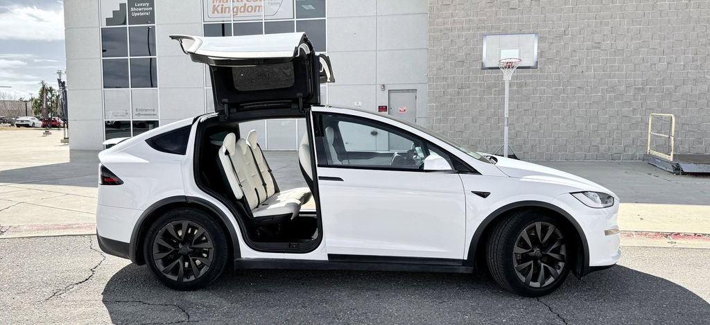 Used 2022 Tesla Model X Base image 7