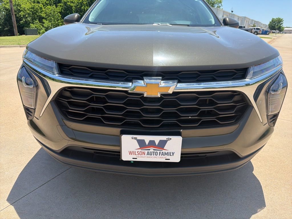 Used 2024 Chevrolet Trax LS w/ LS Convenience Package FWD image 8