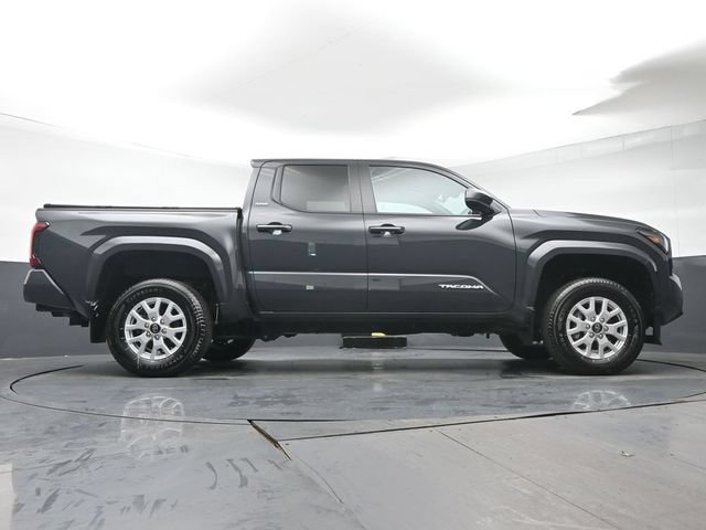 Certified 2024 Toyota Tacoma SR5 AWD/4WD image 35