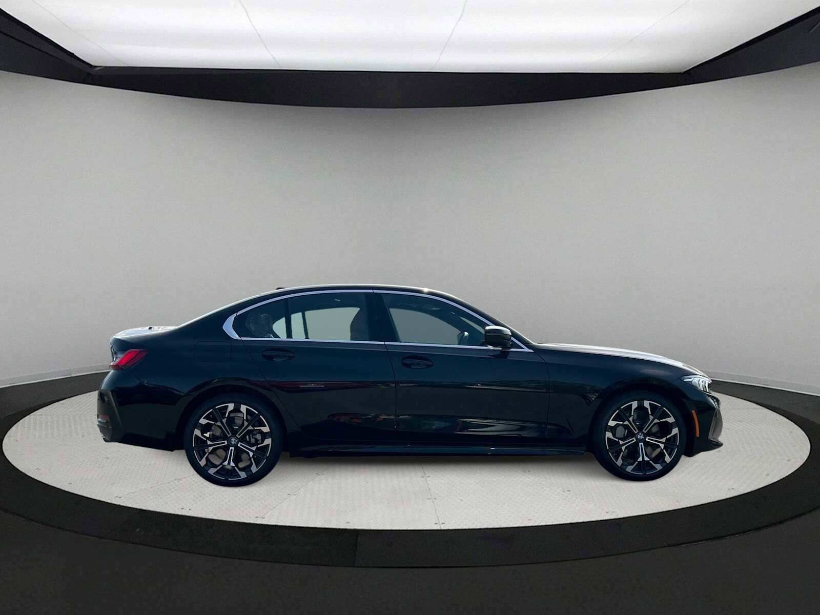 Used 2025 BMW 330i xDrive Sedan w/ Convenience Package image 9