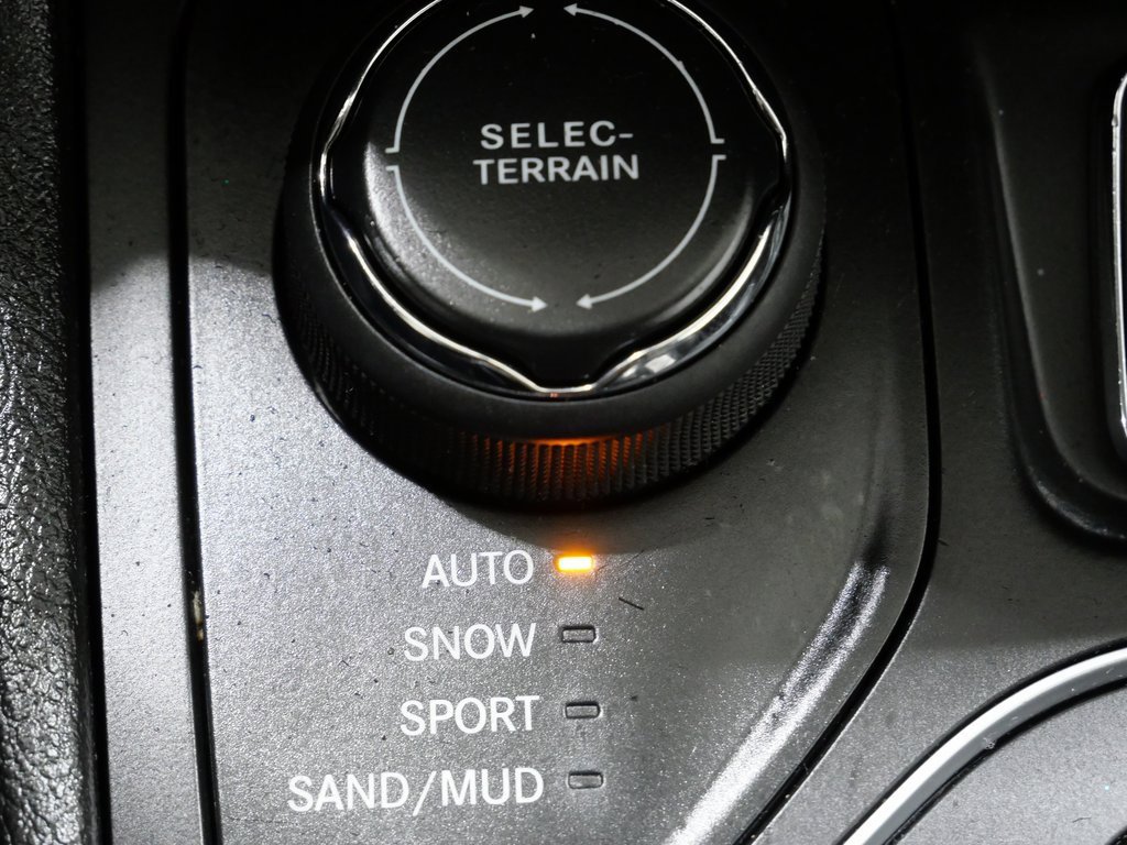 Used 2019 Jeep Cherokee Latitude Plus image 20