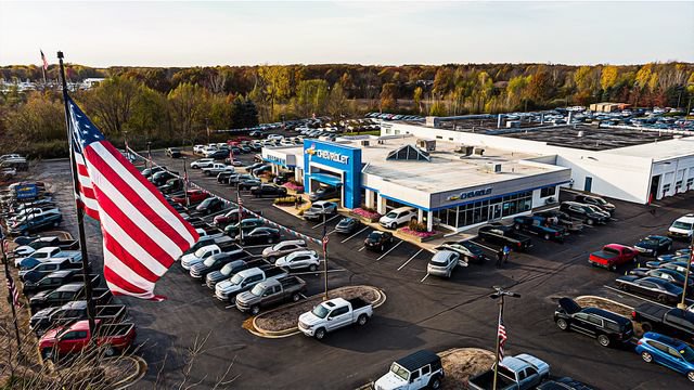Used 2010 Chrysler Town & Country Touring FWD image 3